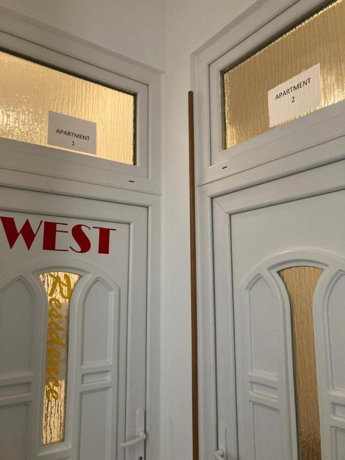 West * Budapeszt